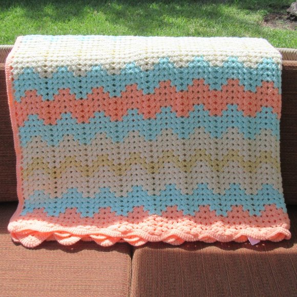 New VTG Handmade Chevron Crochet Afghan Throw Blanket Large Multicolor  80"x 67" - Picture 3 of 6